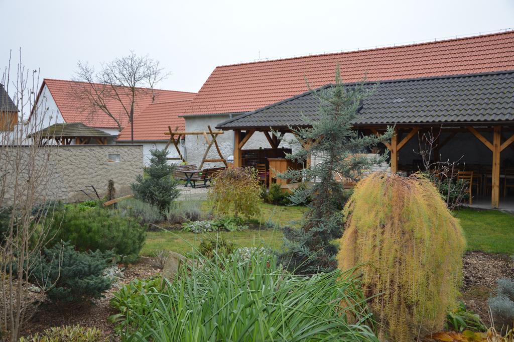 Hotel Statek 3 - Wellness&Spa Hluboká nad Vltavou Zewnętrze zdjęcie