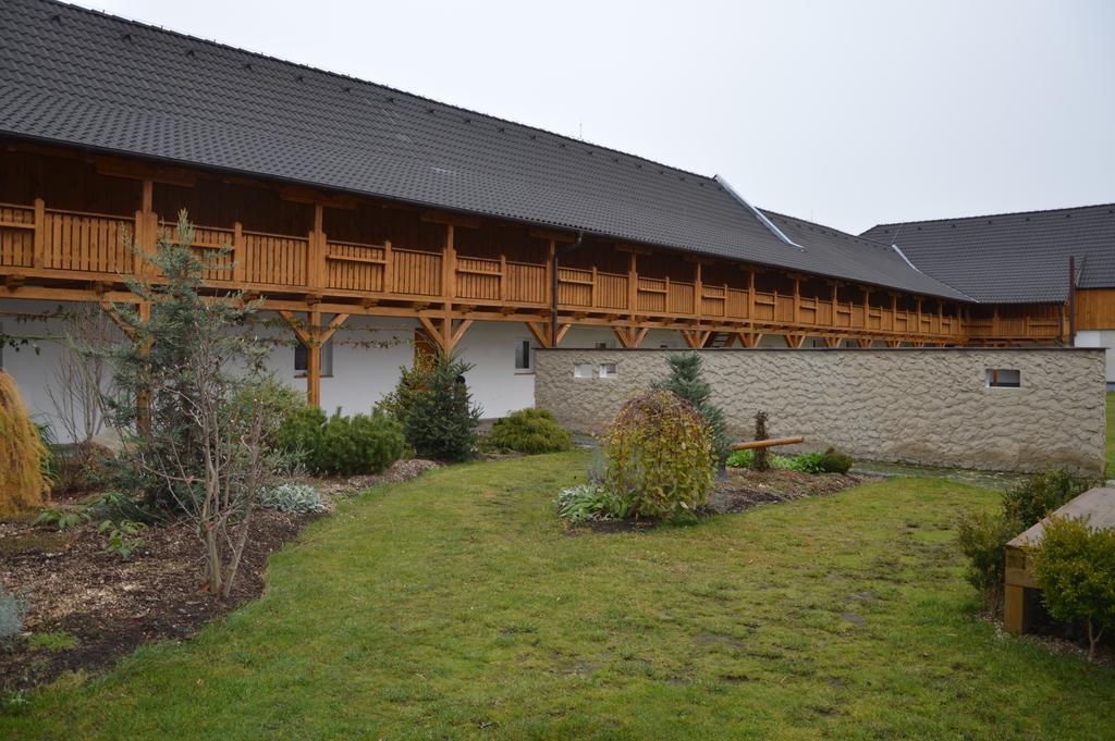Hotel Statek 3 - Wellness&Spa Hluboká nad Vltavou Zewnętrze zdjęcie