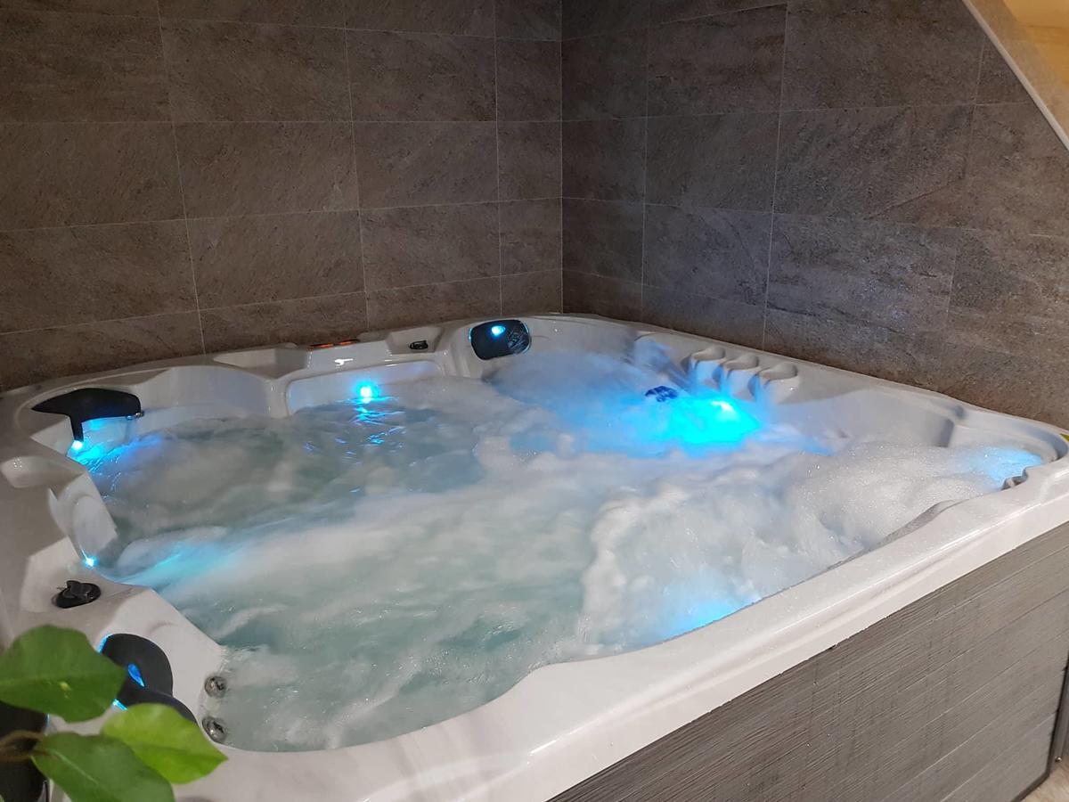 Hotel Statek 3 - Wellness&Spa Hluboká nad Vltavou Zewnętrze zdjęcie